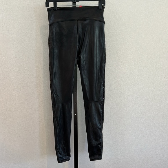 ❤️ SPANX Sequin and Faux Leather Compression Pants/Tights (Size M) - Picture 6 of 8